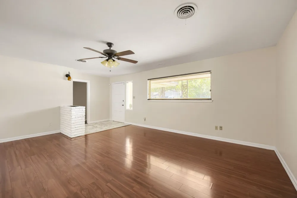 4105 Springbranch Drive Benbrook, TX 76116