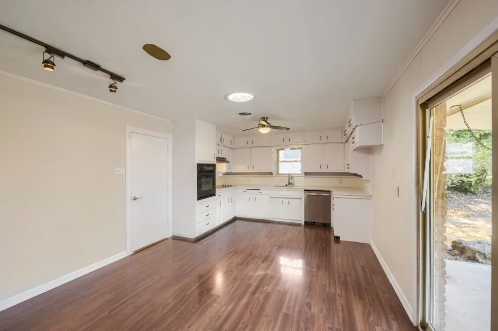 4105 Springbranch Drive Benbrook, TX 76116