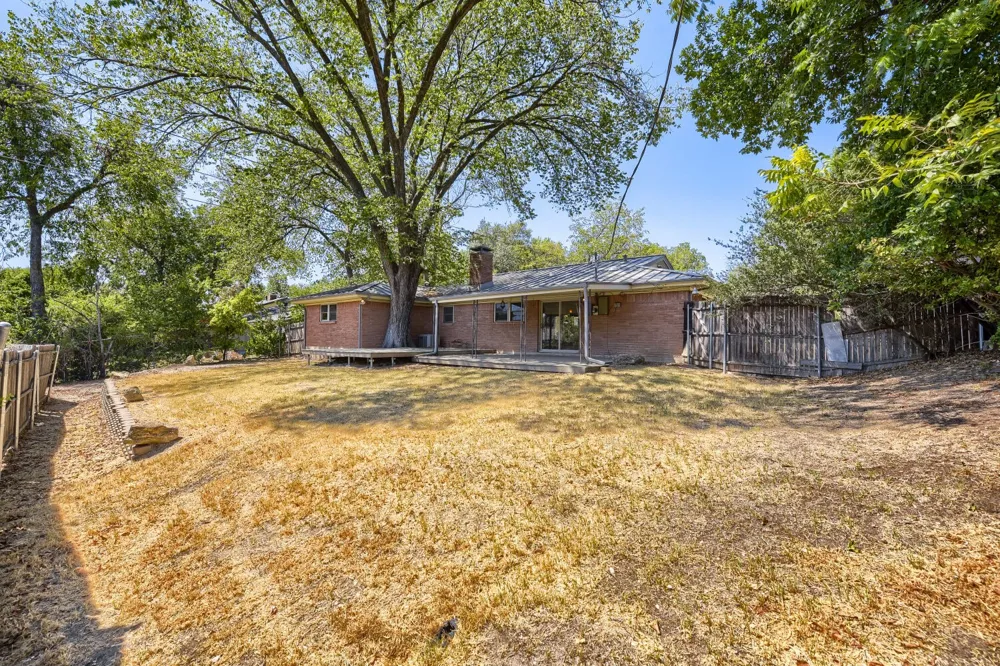 4105 Springbranch Drive Benbrook, TX 76116
