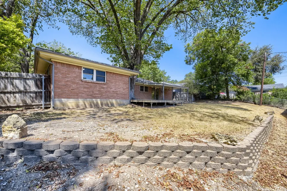 4105 Springbranch Drive Benbrook, TX 76116