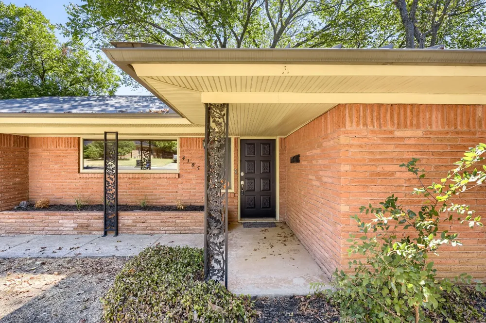 4105 Springbranch Drive Benbrook, TX 76116