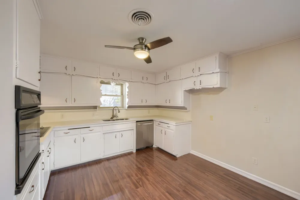 4105 Springbranch Drive Benbrook, TX 76116