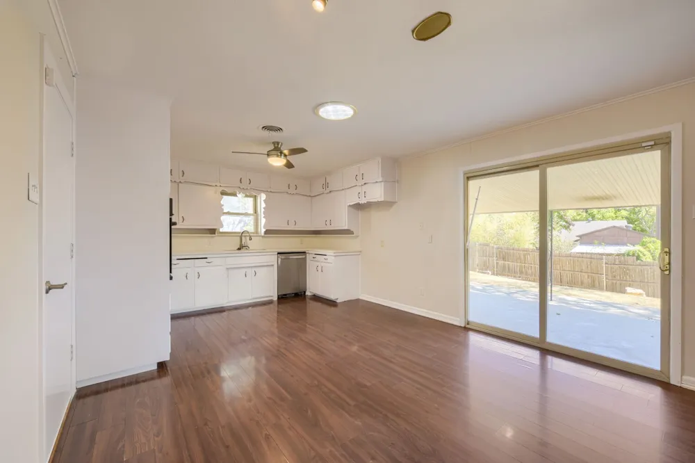 4105 Springbranch Drive Benbrook, TX 76116