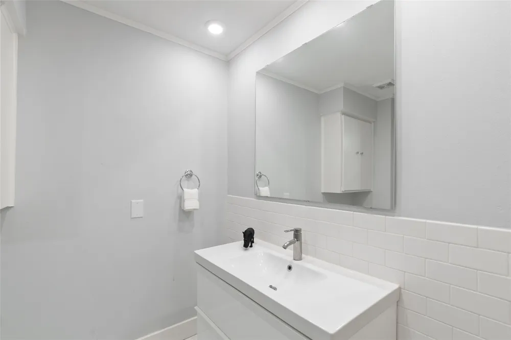 10727 Villager Road #C Dallas, TX 75230