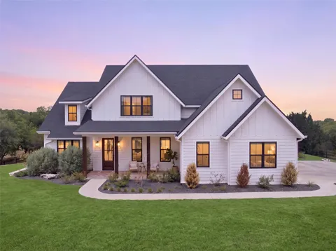 1065 Whispering Oaks