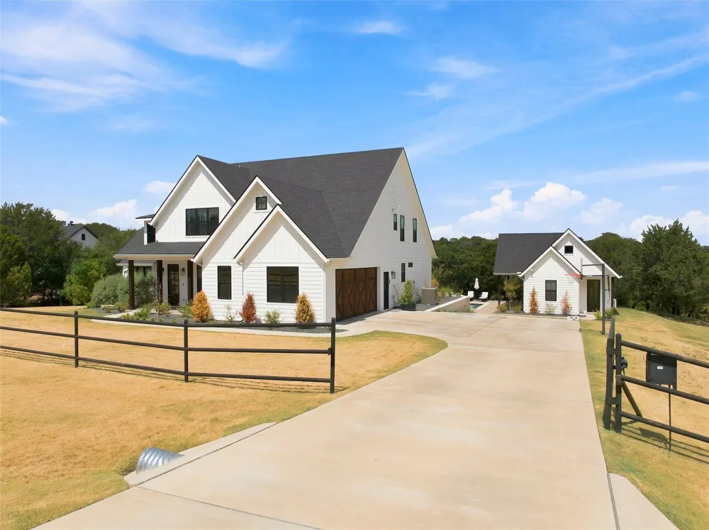 1065 Whispering Oaks China Spring, TX 76633