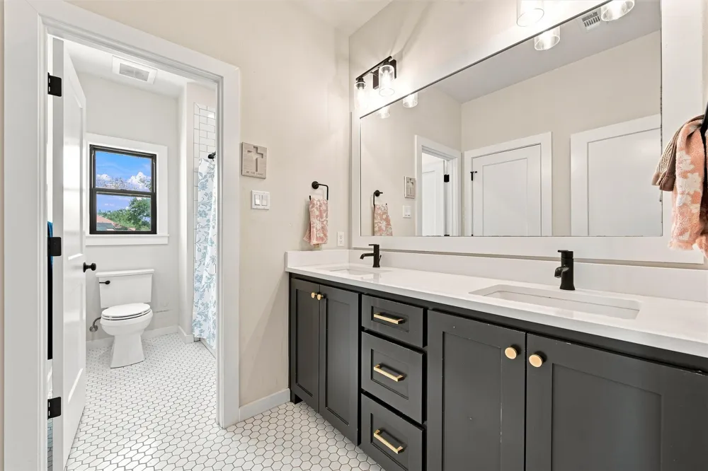 1065 Whispering Oaks China Spring, TX 76633