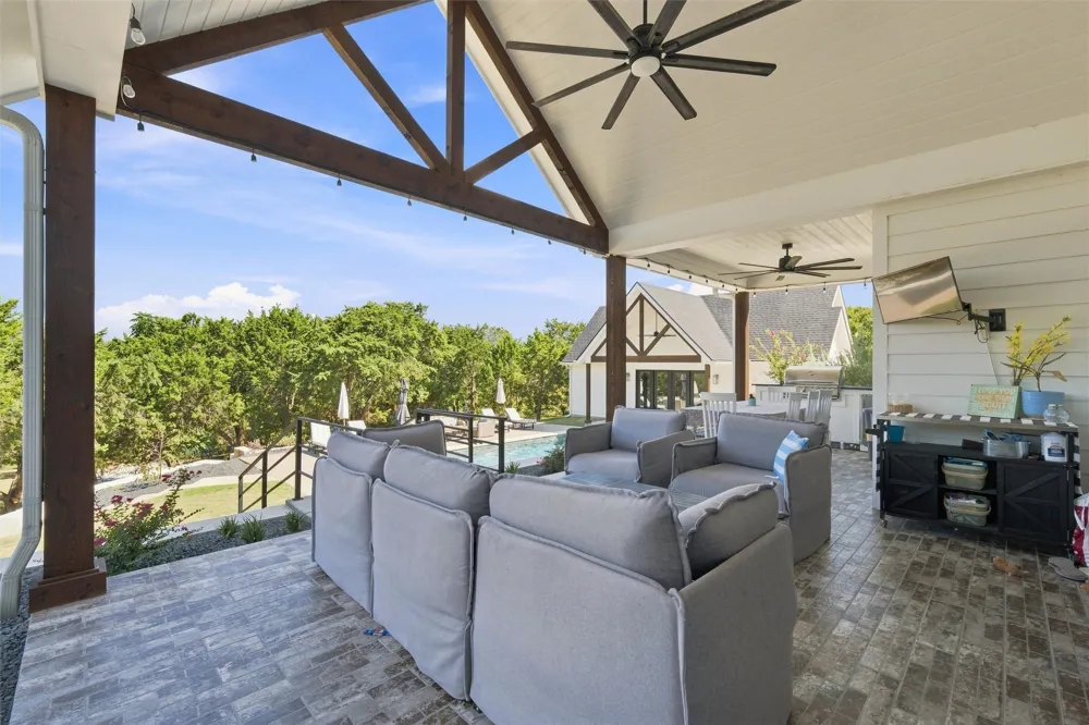 1065 Whispering Oaks China Spring, TX 76633