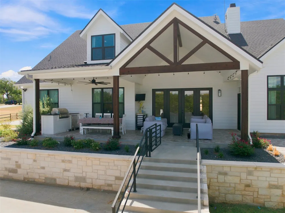 1065 Whispering Oaks China Spring, TX 76633