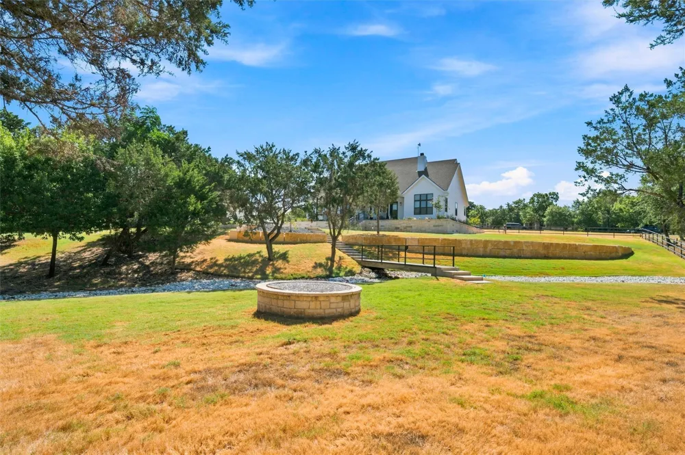 1065 Whispering Oaks China Spring, TX 76633