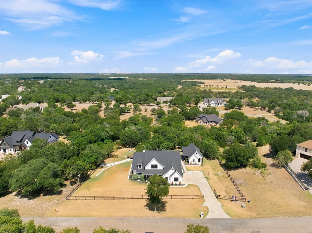 1065 Whispering Oaks China Spring, TX 76633