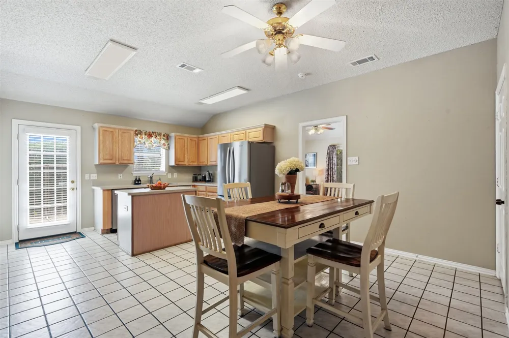 5004 Ridgefield Court Arlington, TX 76017