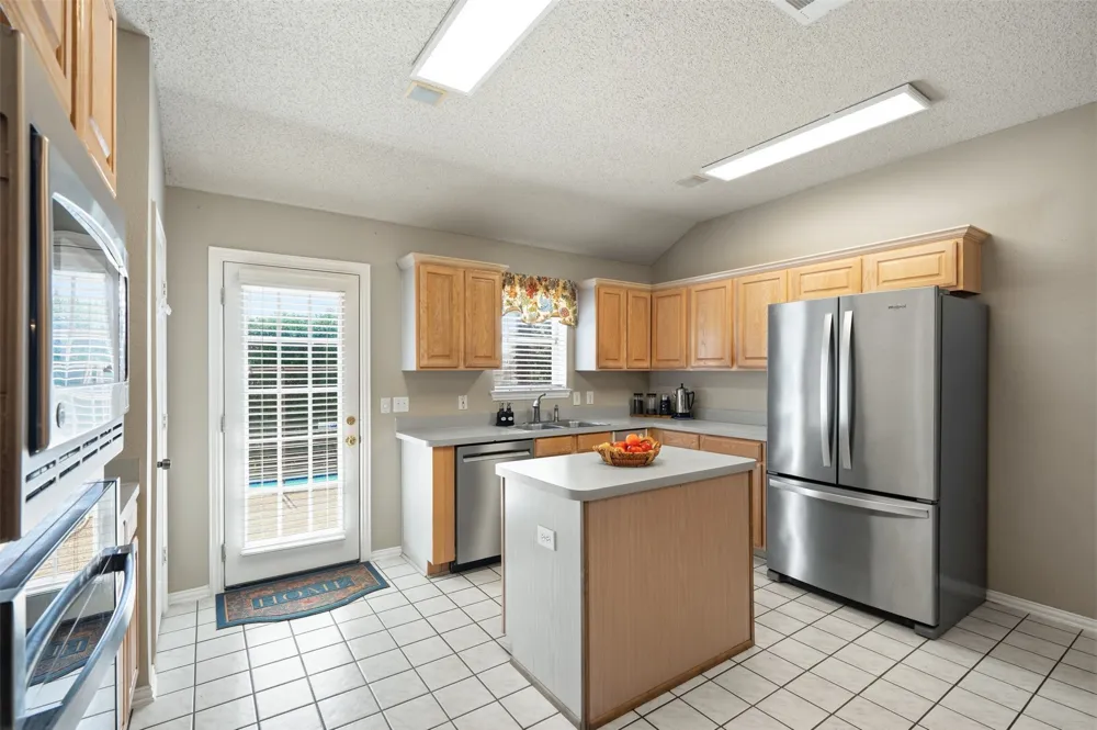 5004 Ridgefield Court Arlington, TX 76017