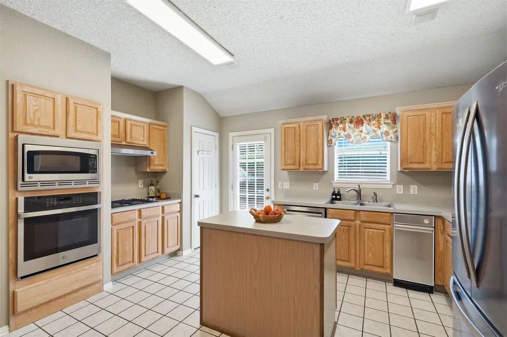 5004 Ridgefield Court Arlington, TX 76017