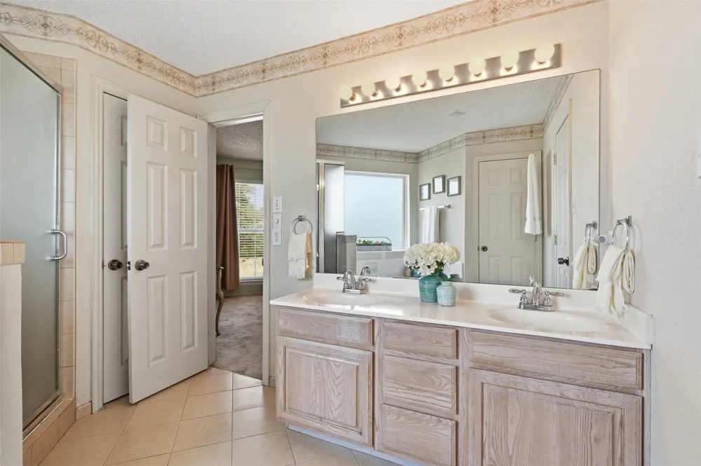 5004 Ridgefield Court Arlington, TX 76017