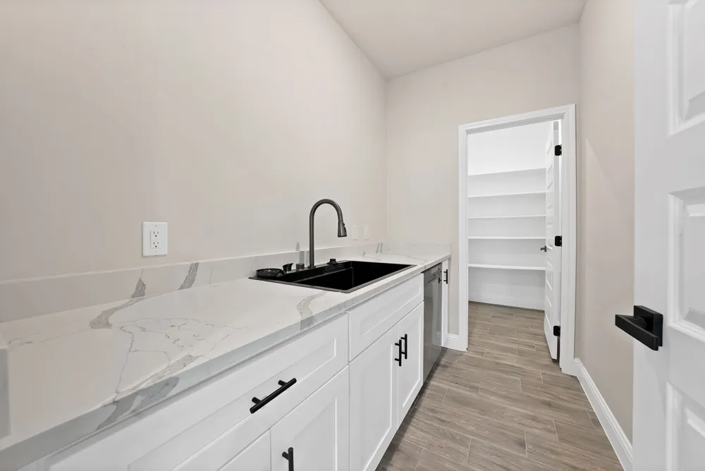 5021 Enchanted Court Granbury, TX 76048