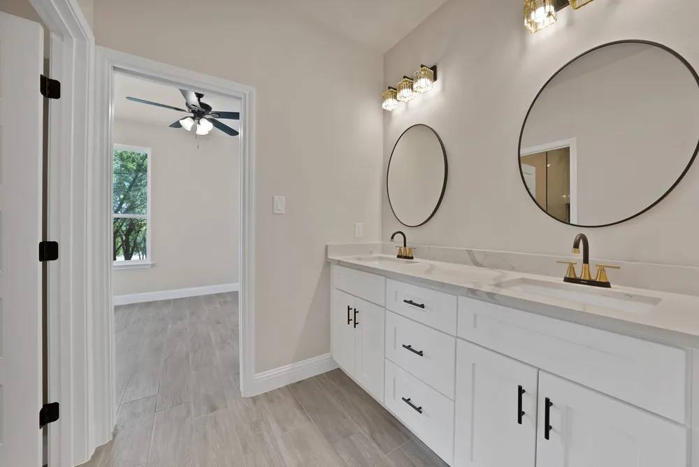 5021 Enchanted Court Granbury, TX 76048