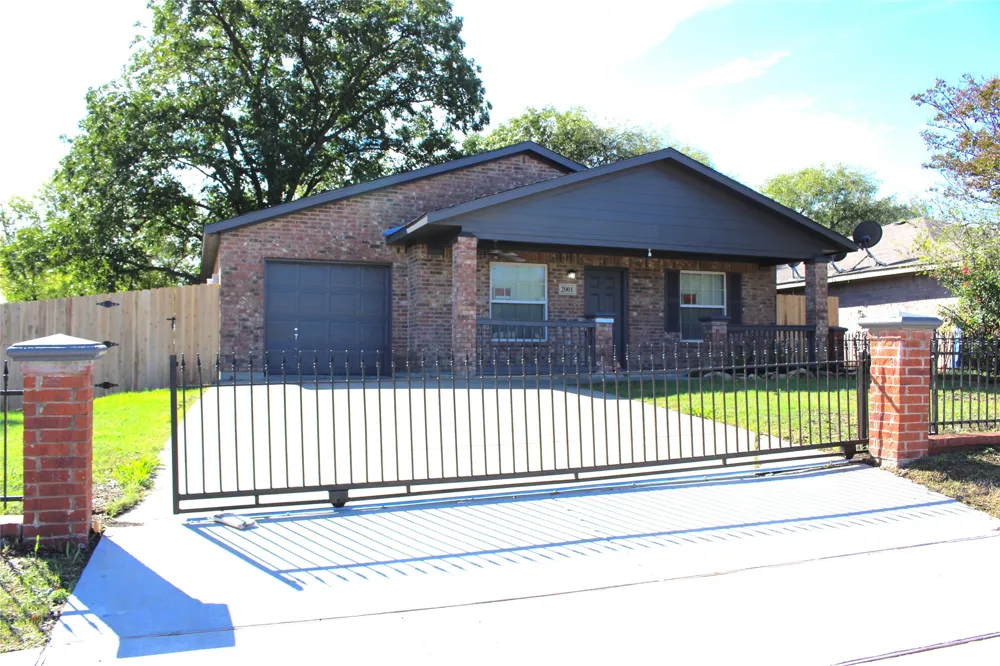 2001 San Antonio Street Grand Prairie, TX 75051