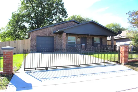 2001 San Antonio Street