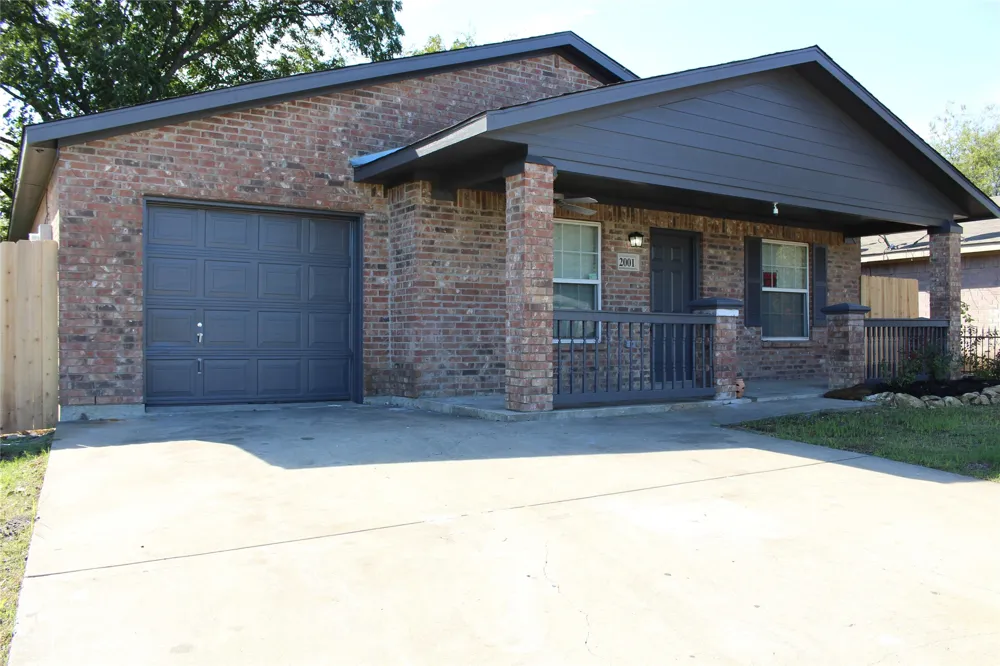2001 San Antonio Street Grand Prairie, TX 75051