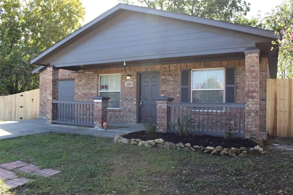 2001 San Antonio Street Grand Prairie, TX 75051