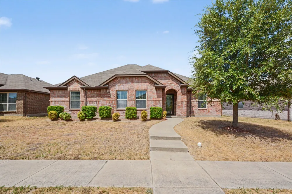 2126 Fair Weather Drive Lancaster, TX 75146