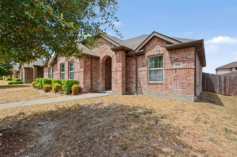 2126 Fair Weather Drive Lancaster, TX 75146