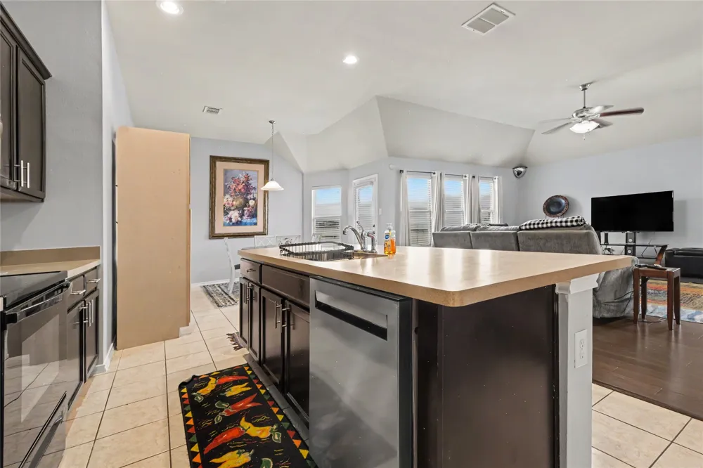 2126 Fair Weather Drive Lancaster, TX 75146