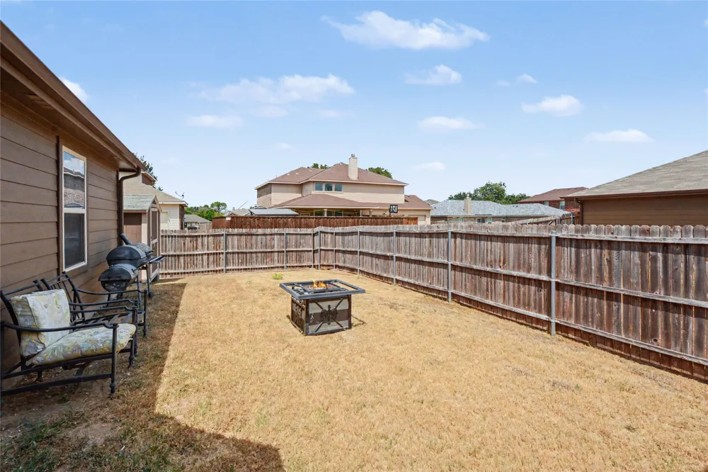 2126 Fair Weather Drive Lancaster, TX 75146