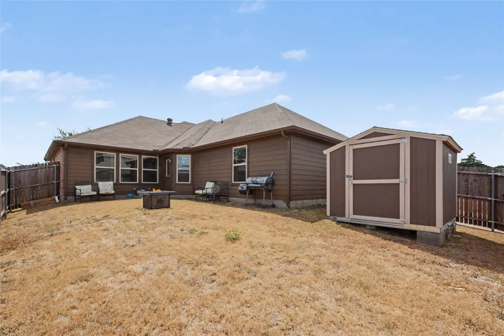 2126 Fair Weather Drive Lancaster, TX 75146
