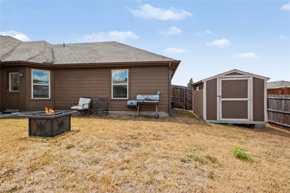 2126 Fair Weather Drive Lancaster, TX 75146