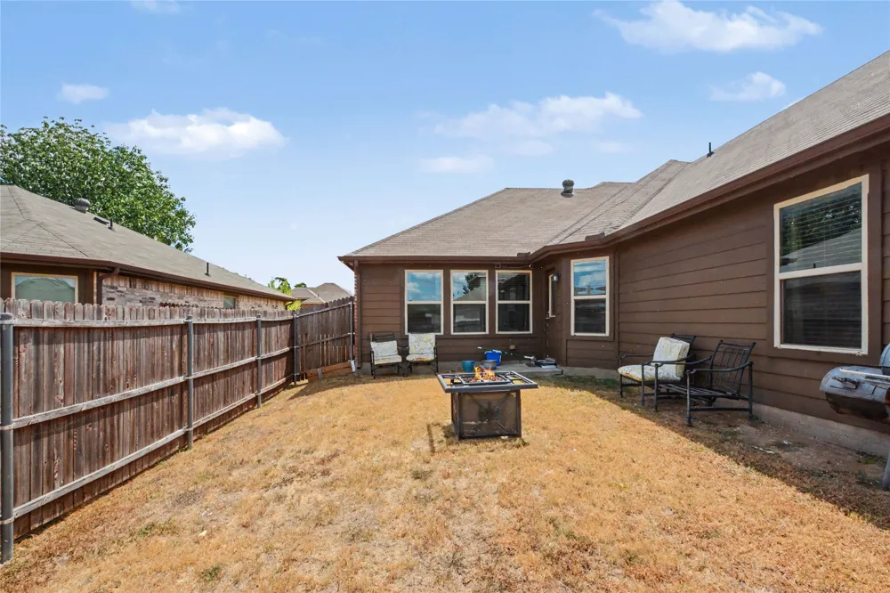 2126 Fair Weather Drive Lancaster, TX 75146