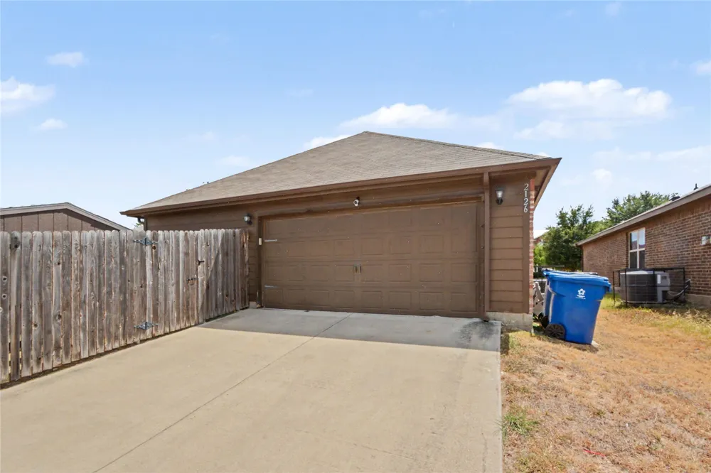 2126 Fair Weather Drive Lancaster, TX 75146