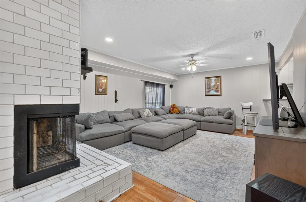 1007 Wildwood Drive Arlington, TX 76011