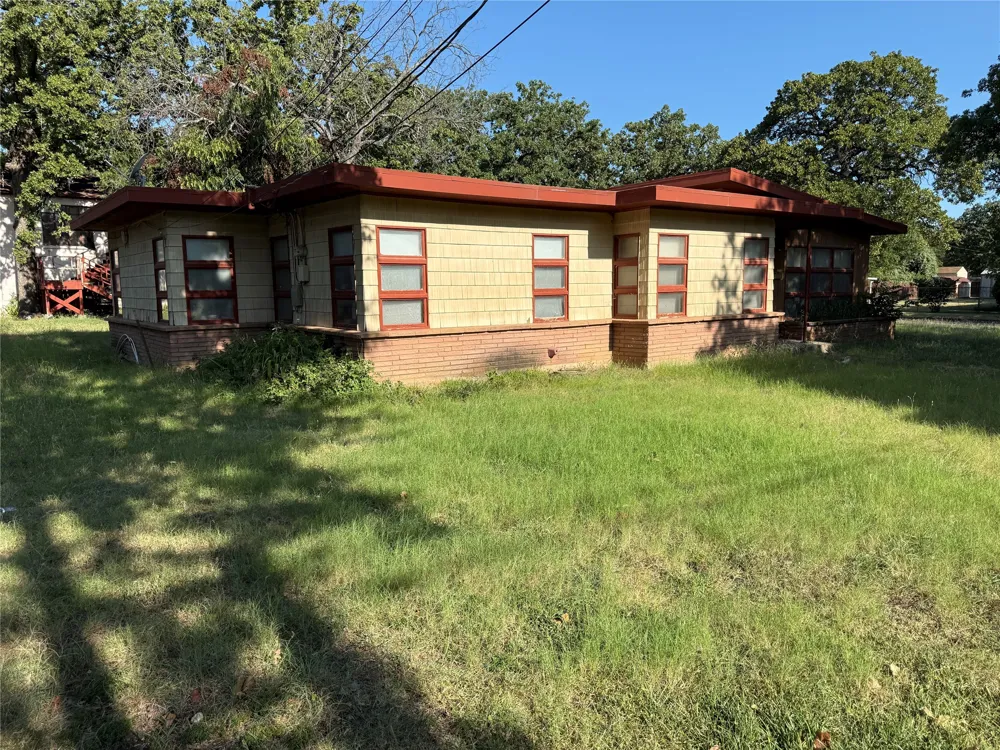 2939 Field Street Haltom City, TX 76117