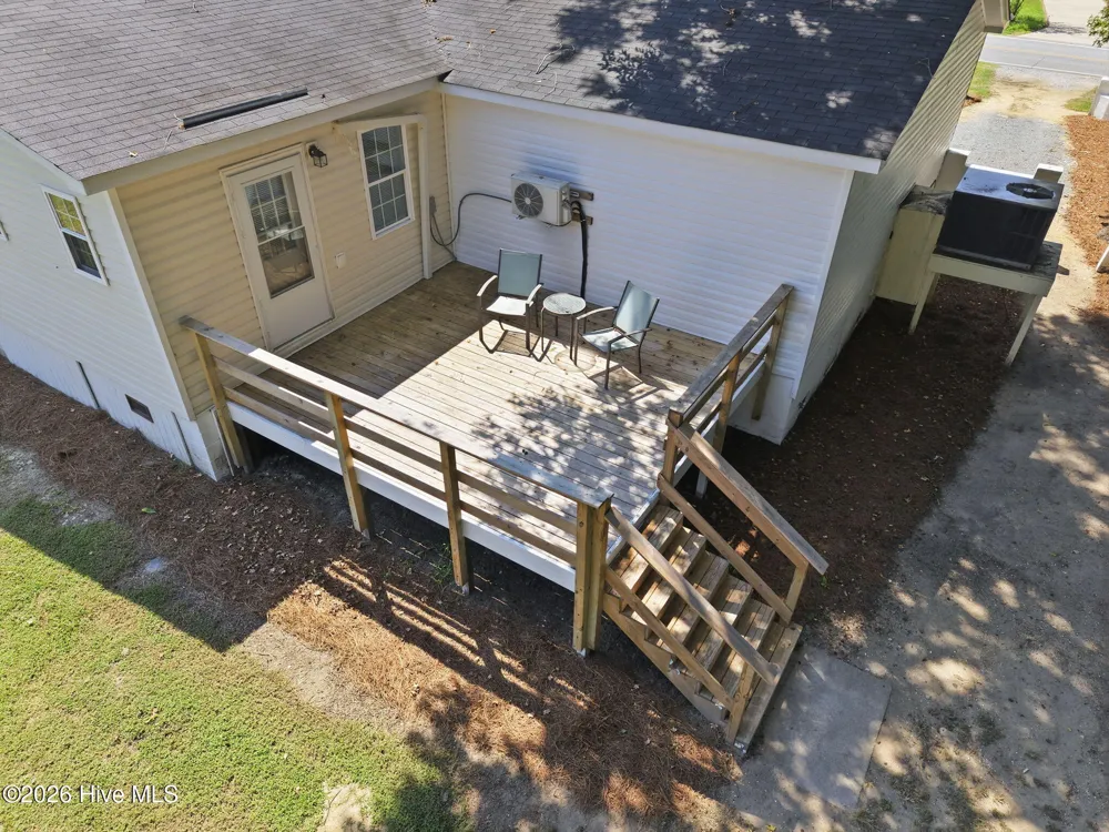 17 Old Fort Shores Road Chocowinity, NC 27817