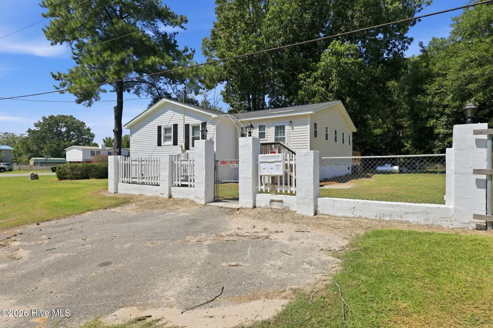 17 Old Fort Shores Road Chocowinity, NC 27817