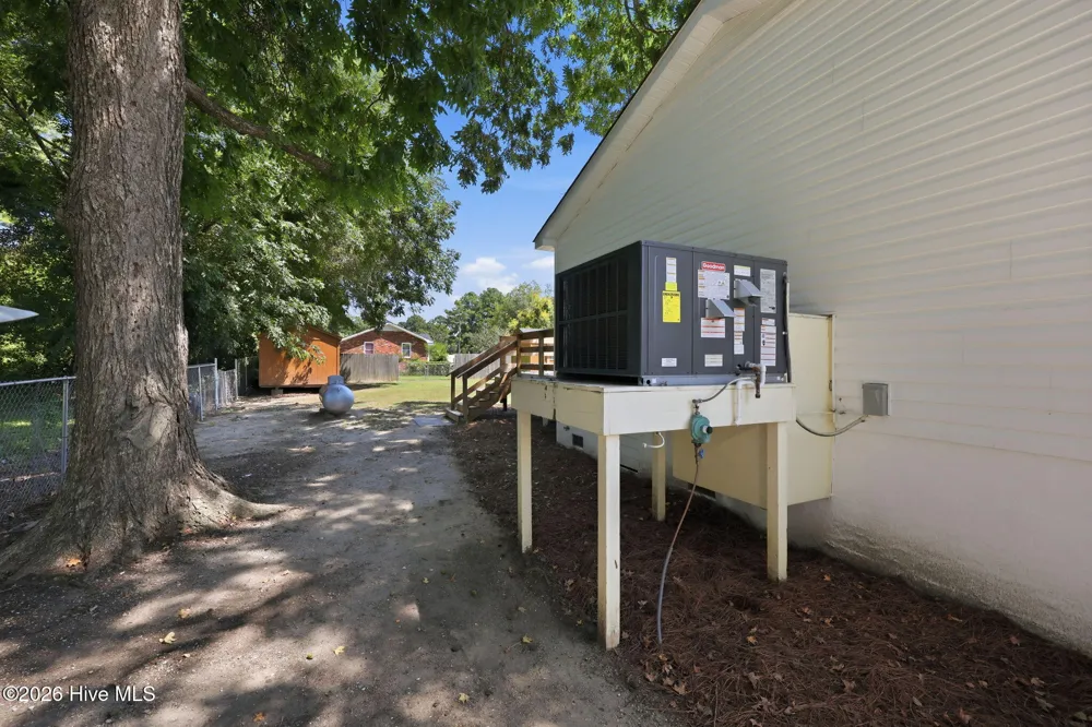 17 Old Fort Shores Road Chocowinity, NC 27817