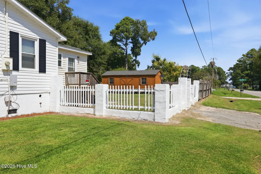 17 Old Fort Shores Road Chocowinity, NC 27817
