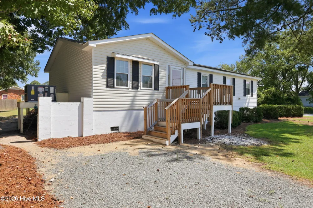 17 Old Fort Shores Road Chocowinity, NC 27817