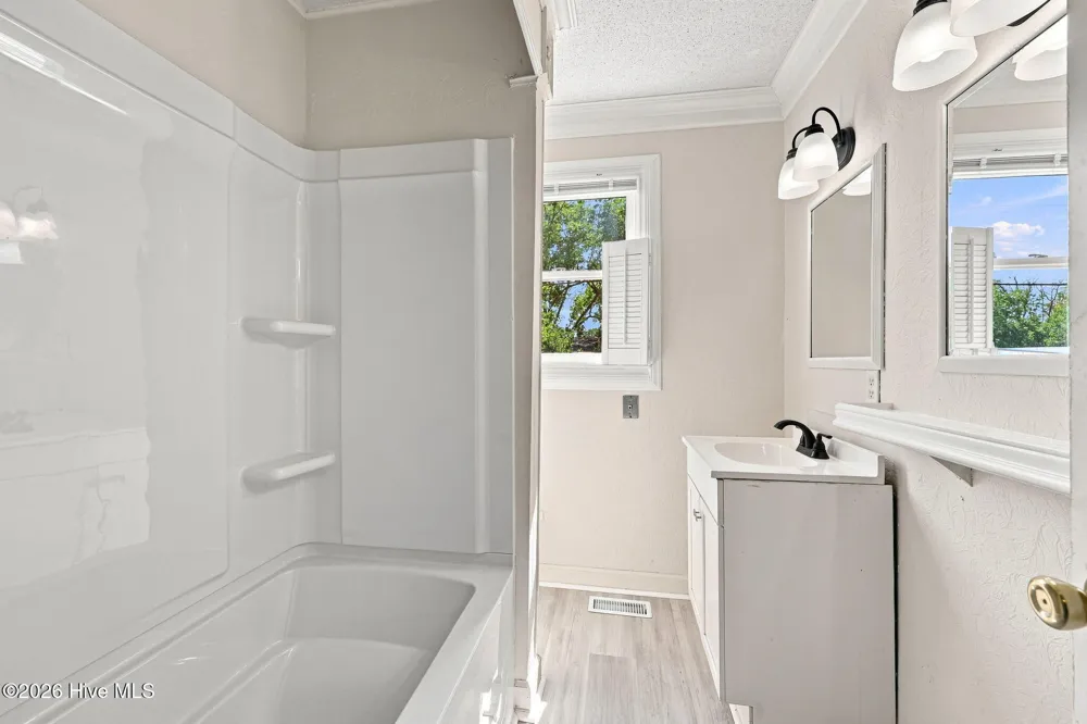 17 Old Fort Shores Road Chocowinity, NC 27817