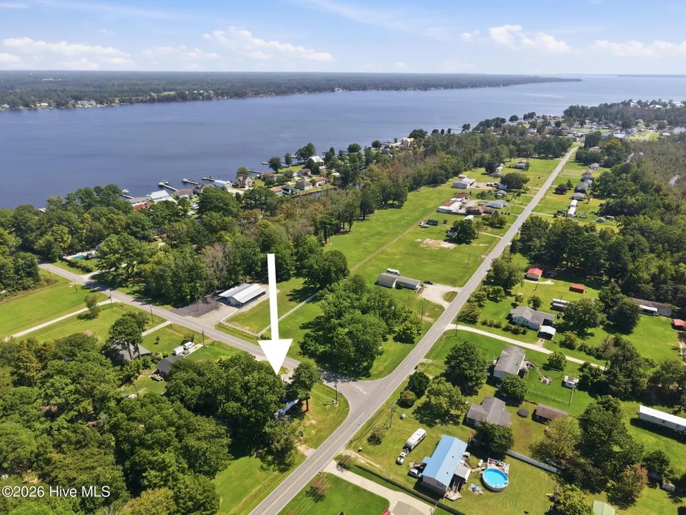 17 Old Fort Shores Road Chocowinity, NC 27817