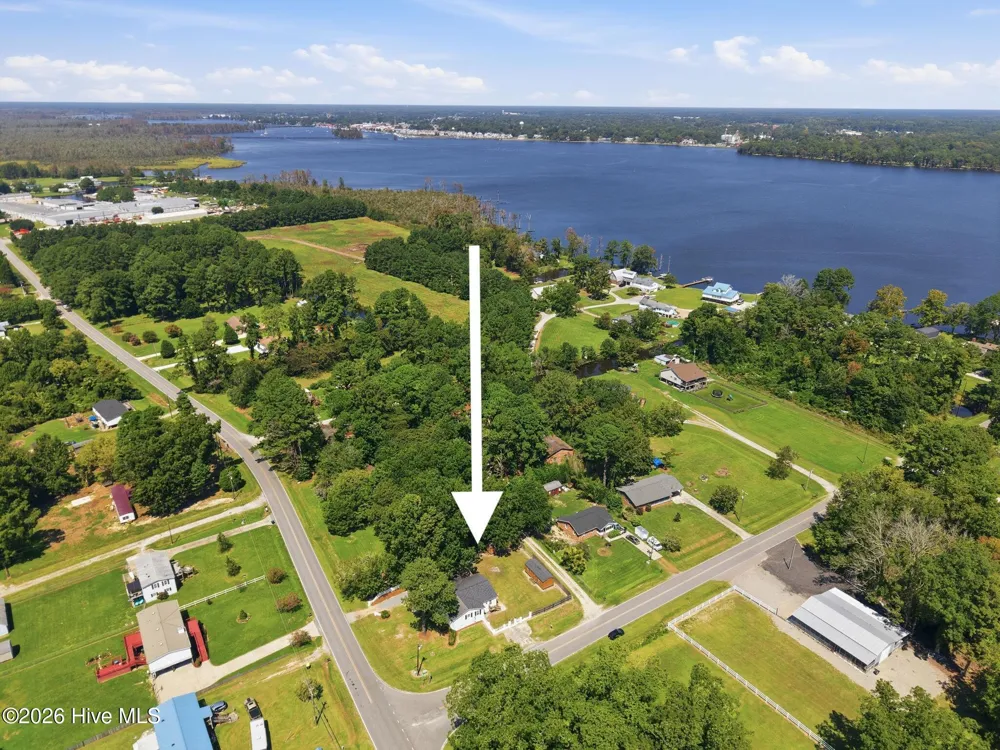 17 Old Fort Shores Road Chocowinity, NC 27817