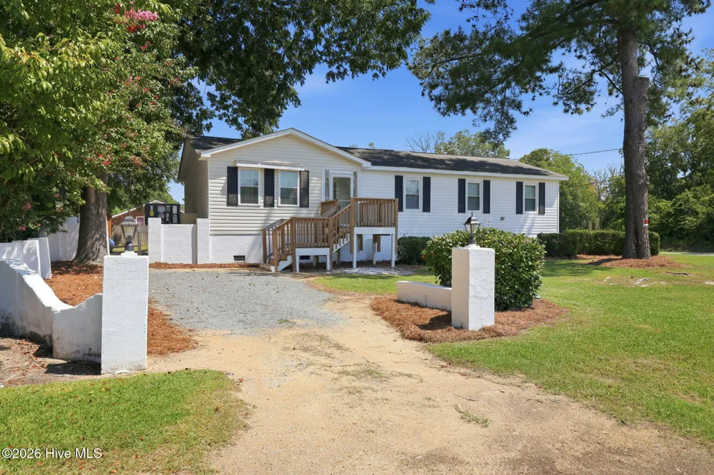 17 Old Fort Shores Road Chocowinity, NC 27817
