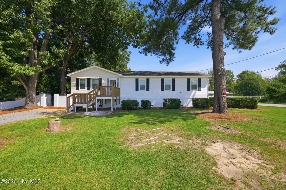 17 Old Fort Shores Road Chocowinity, NC 27817