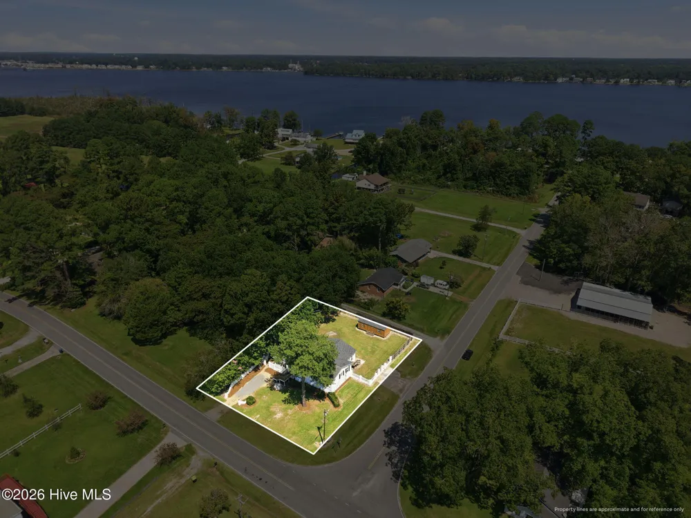 17 Old Fort Shores Road Chocowinity, NC 27817