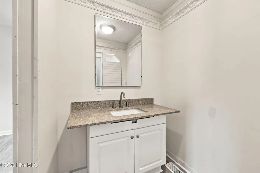 17 Old Fort Shores Road Chocowinity, NC 27817