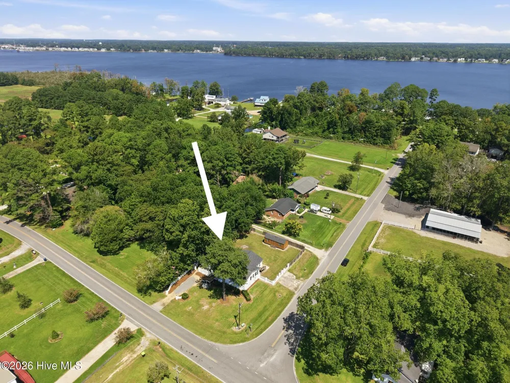 17 Old Fort Shores Road Chocowinity, NC 27817