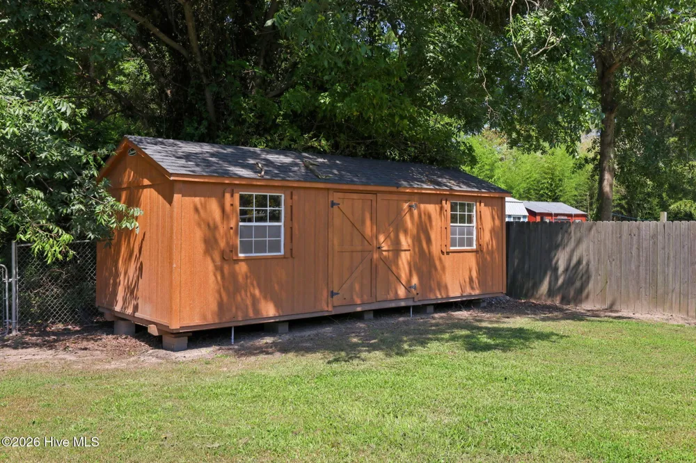 17 Old Fort Shores Road Chocowinity, NC 27817