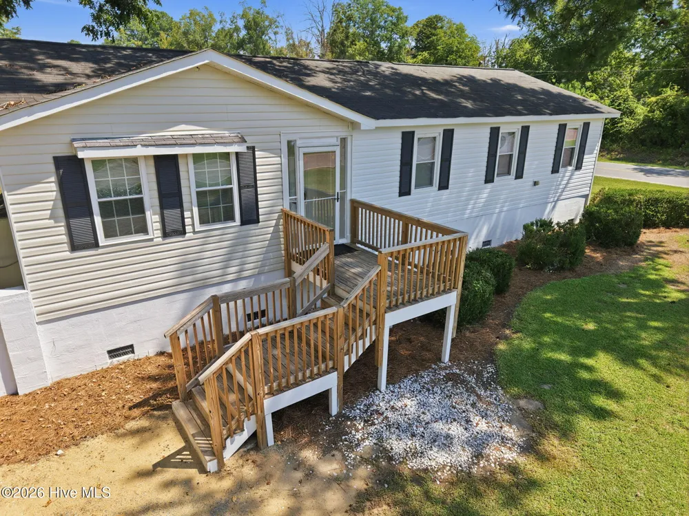 17 Old Fort Shores Road Chocowinity, NC 27817